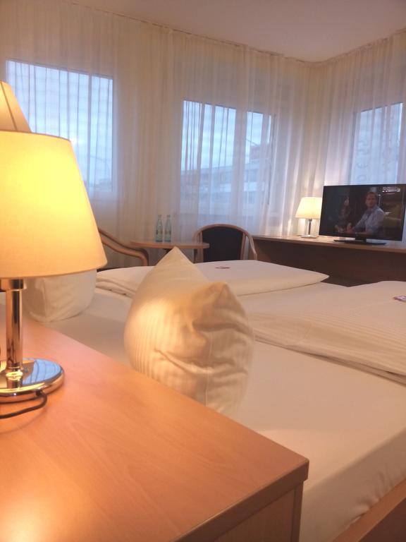 Central Hotel Винненден Экстерьер фото