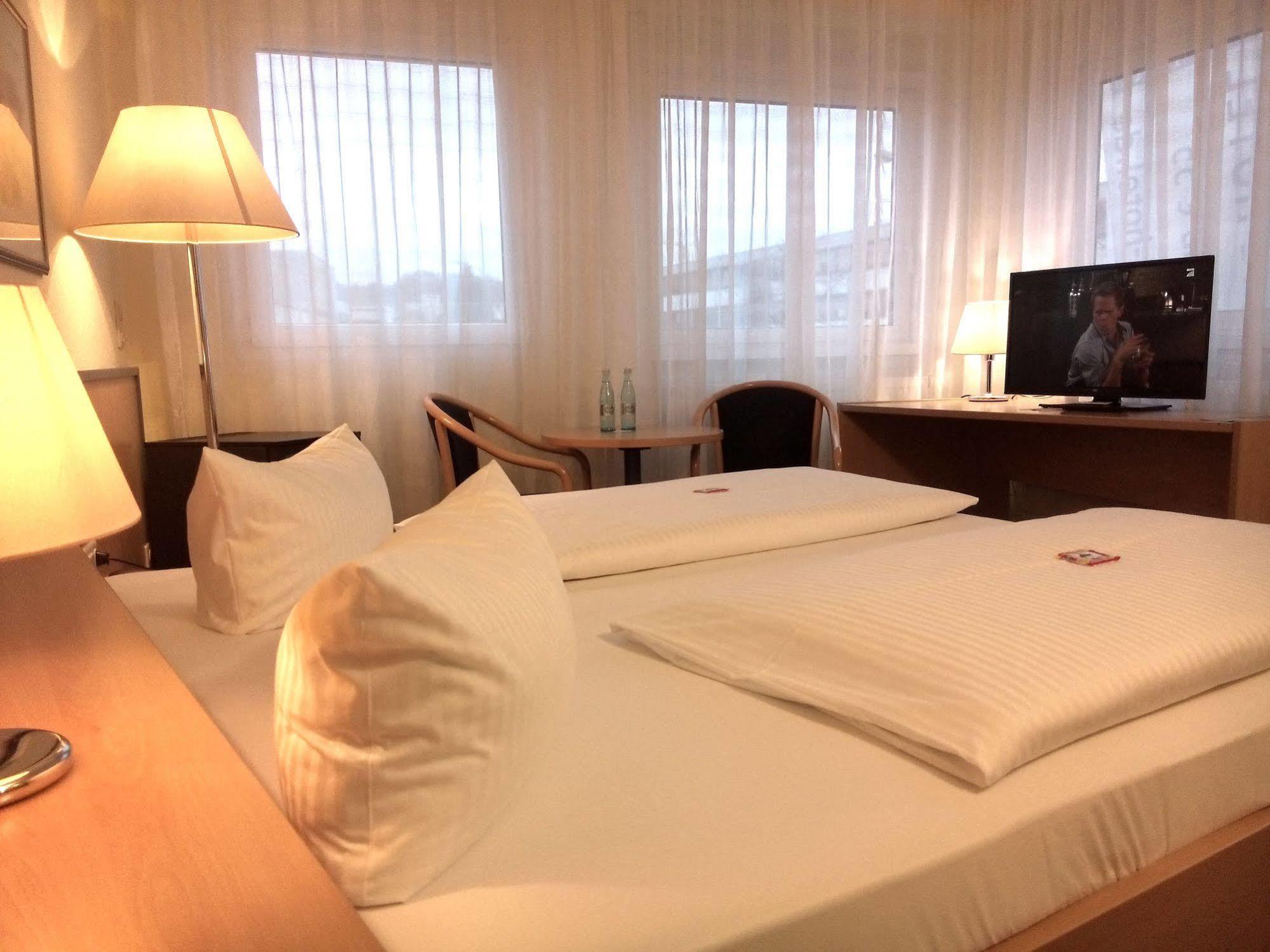 Central Hotel Винненден Экстерьер фото