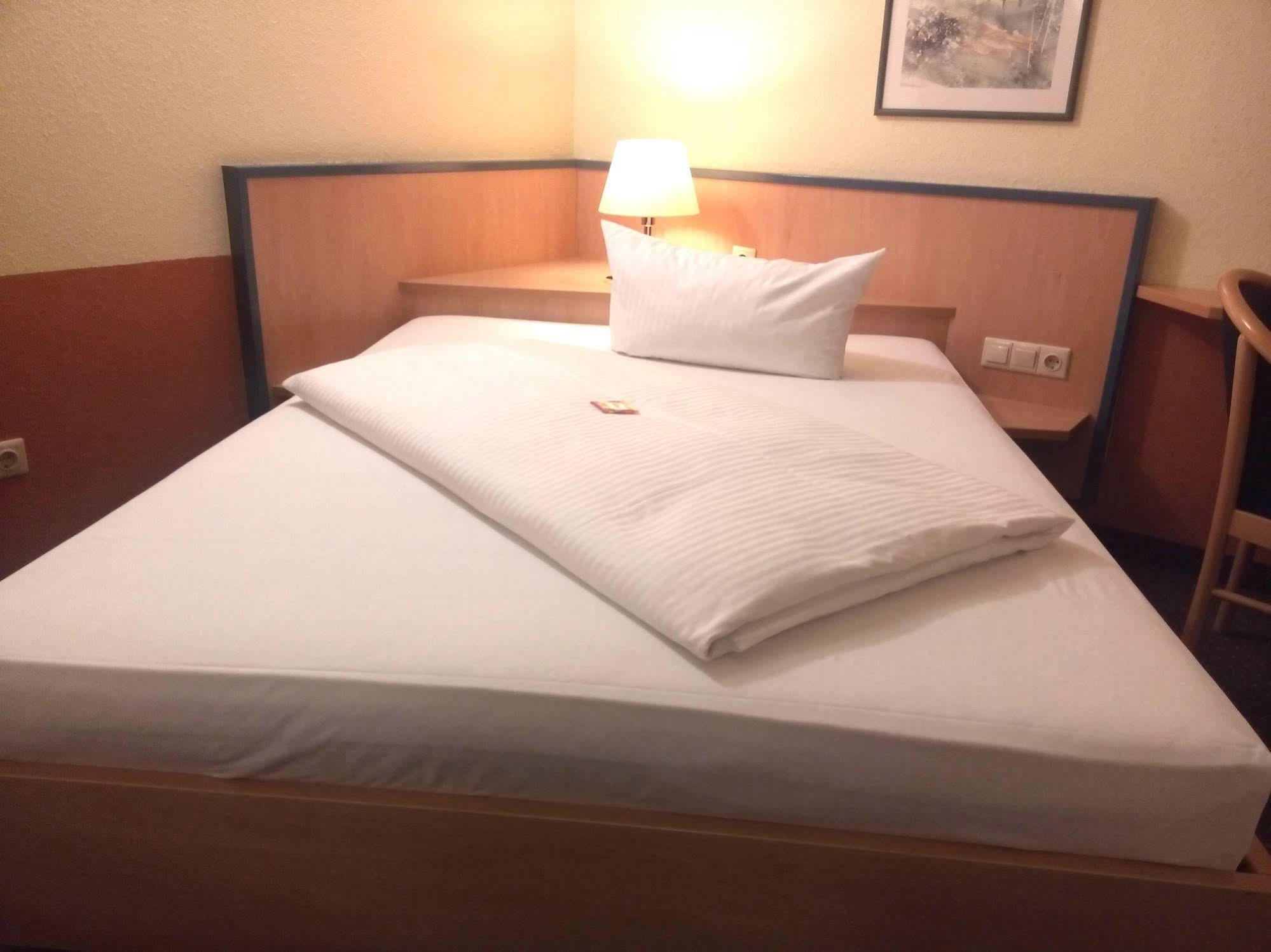 Central Hotel Винненден Экстерьер фото