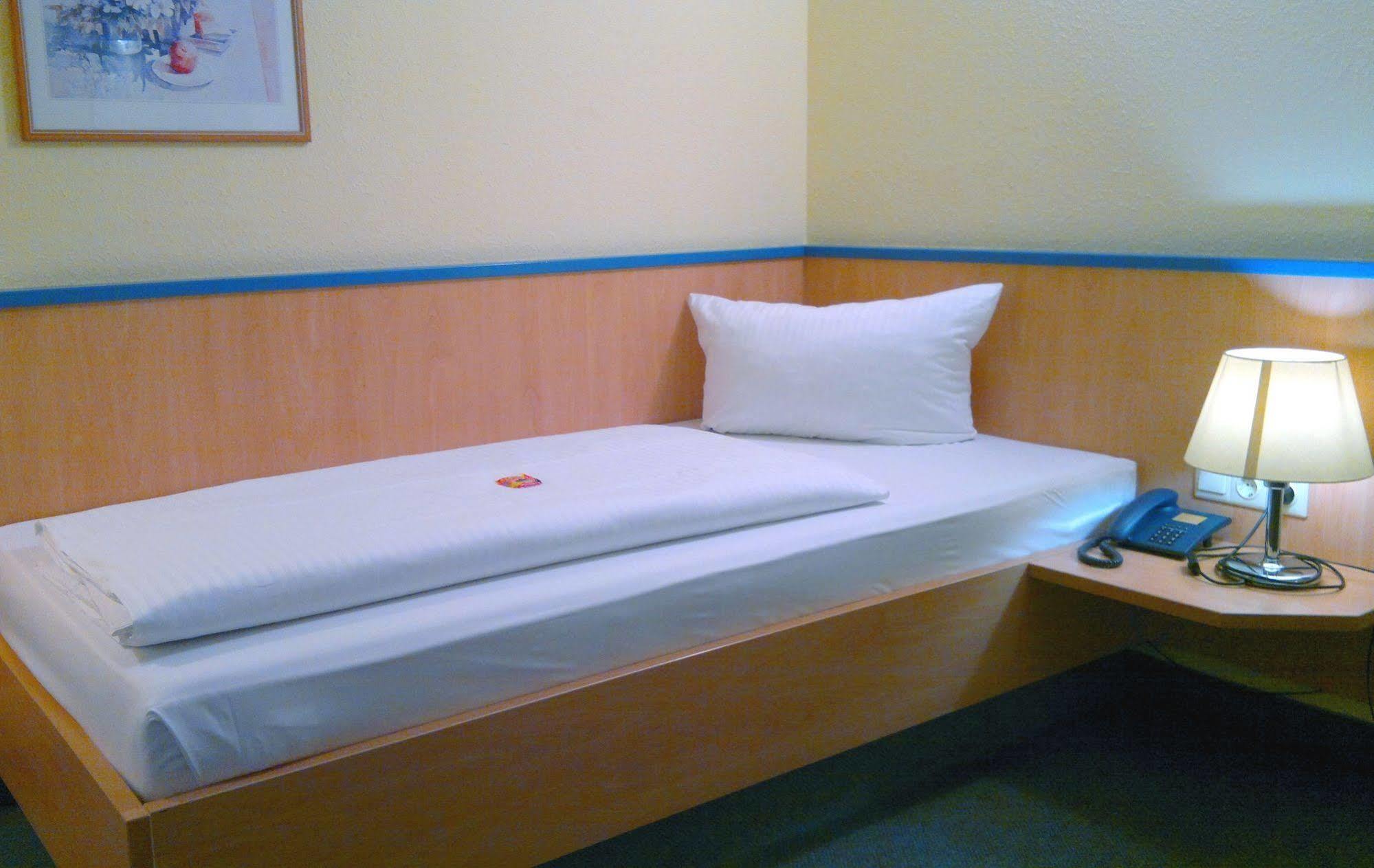 Central Hotel Винненден Экстерьер фото