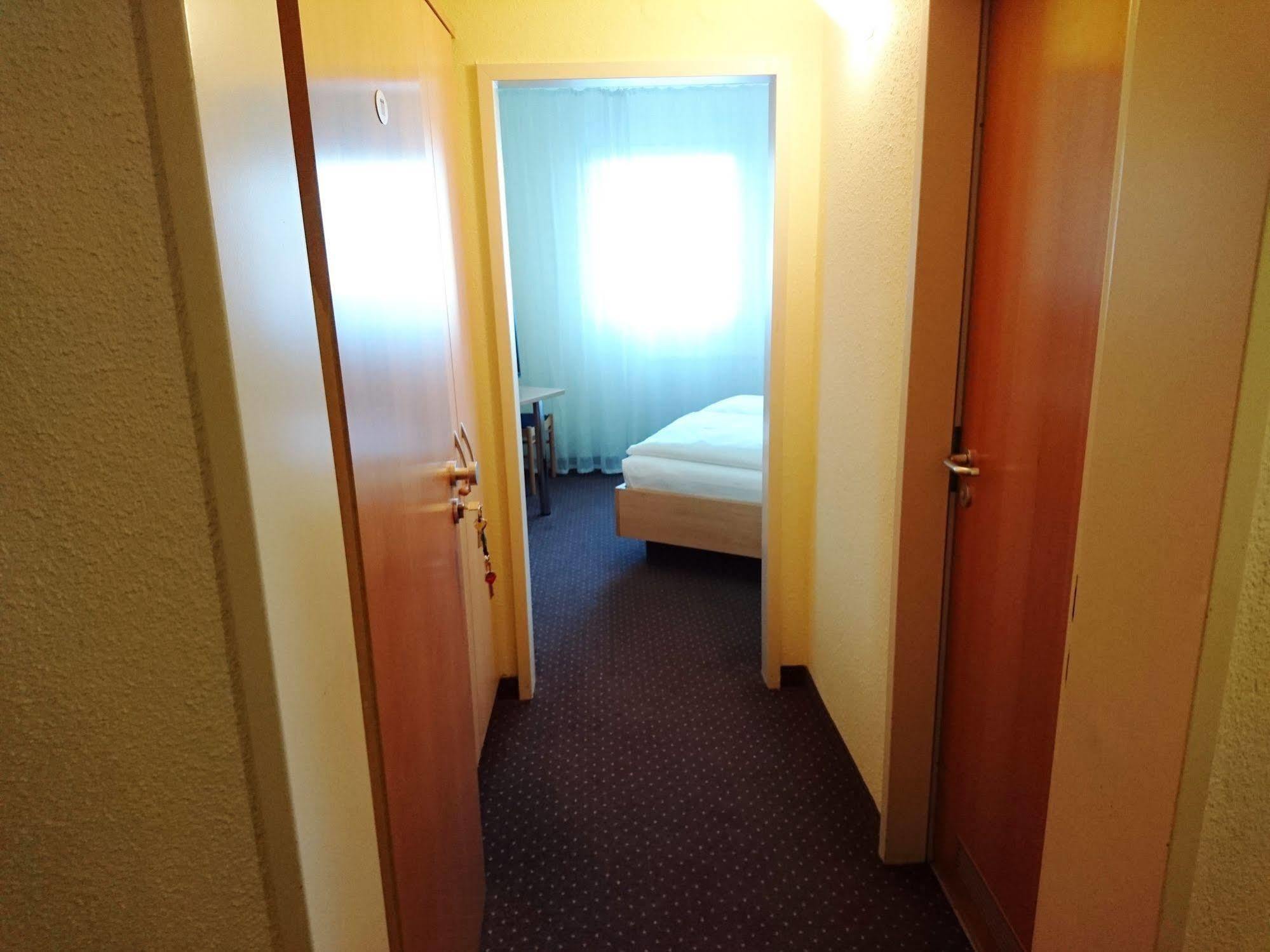 Central Hotel Винненден Экстерьер фото